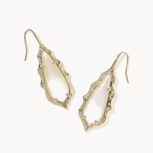NWT Kendra Scott Adriana Scallop Drop Earrings